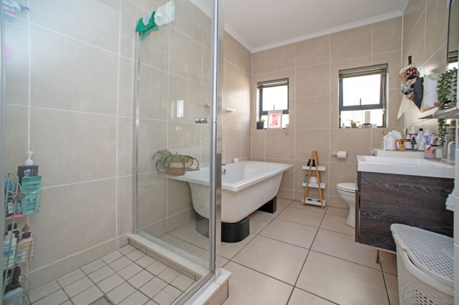 2 Bedroom Property for Sale in Greenstone Hill Gauteng
