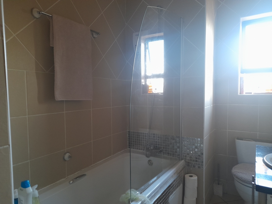 2 Bedroom Property for Sale in Winchester Hills Gauteng