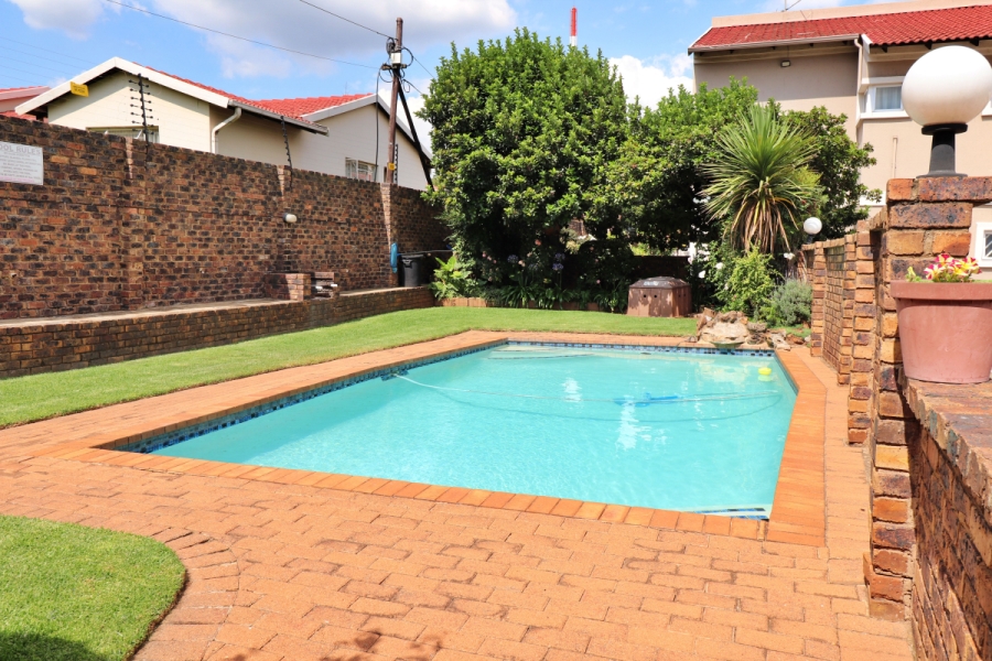 2 Bedroom Property for Sale in Wannenburghoogte Gauteng