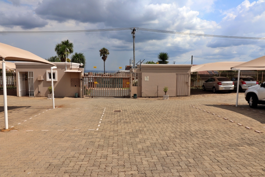 2 Bedroom Property for Sale in Wannenburghoogte Gauteng