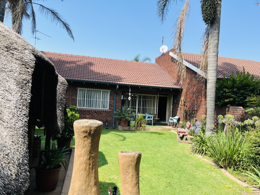 3 Bedroom Property for Sale in Rustivia Gauteng