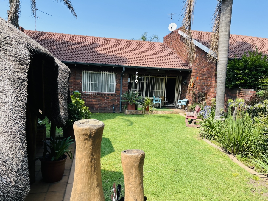 3 Bedroom Property for Sale in Rustivia Gauteng