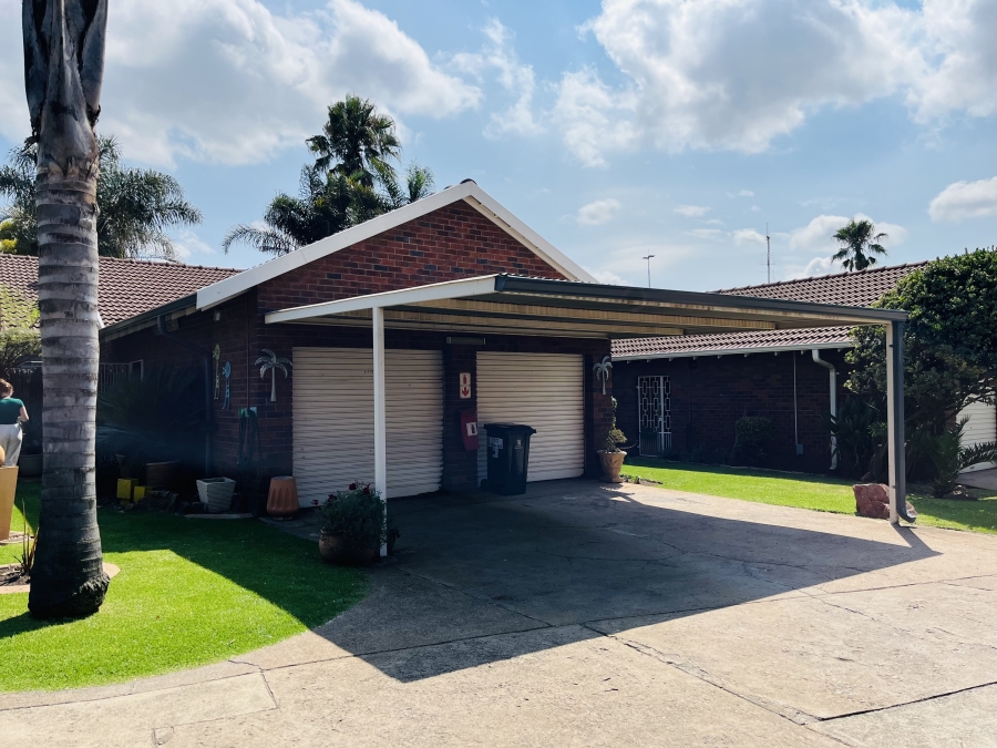 3 Bedroom Property for Sale in Rustivia Gauteng