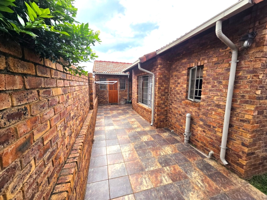 3 Bedroom Property for Sale in Magalieskruin Gauteng