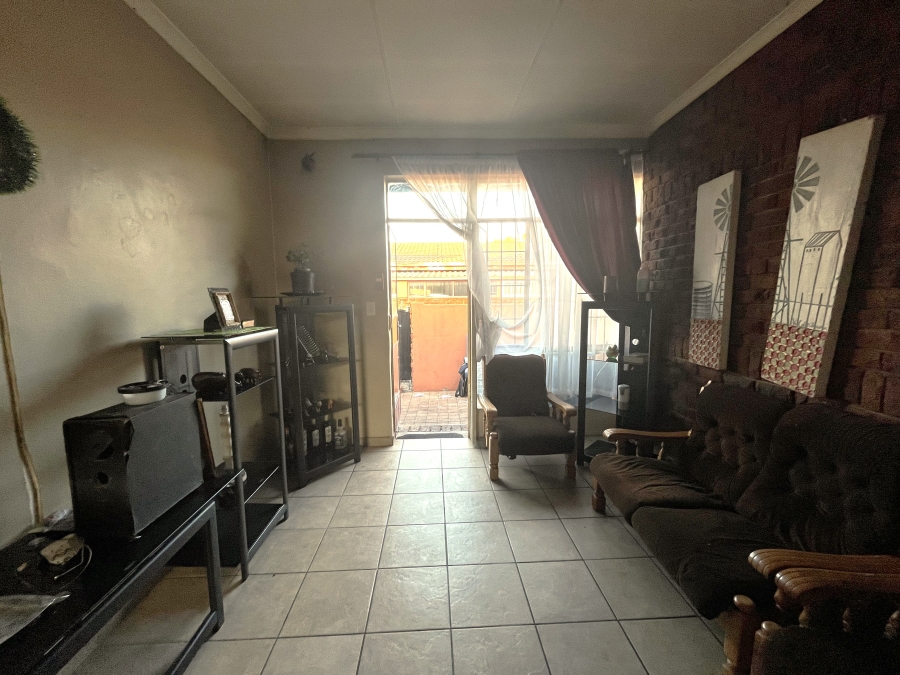 1 Bedroom Property for Sale in Hermanstad Gauteng