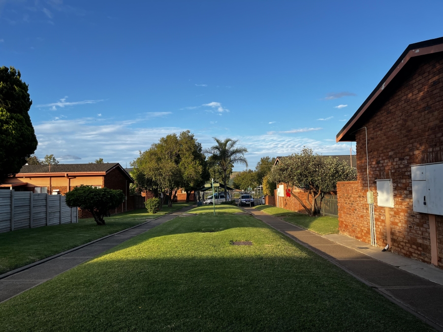 1 Bedroom Property for Sale in Hermanstad Gauteng