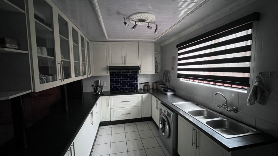 5 Bedroom Property for Sale in Ormonde Gauteng