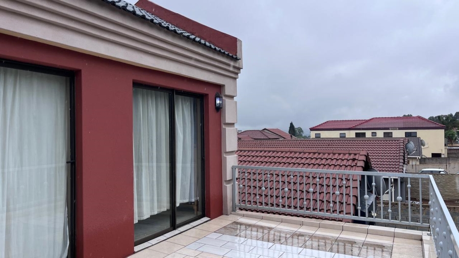 5 Bedroom Property for Sale in Ormonde Gauteng