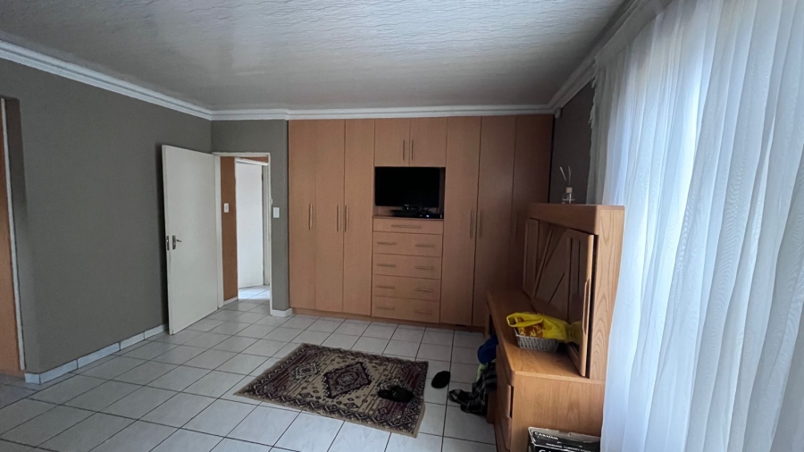 5 Bedroom Property for Sale in Ormonde Gauteng
