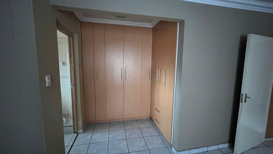 5 Bedroom Property for Sale in Ormonde Gauteng