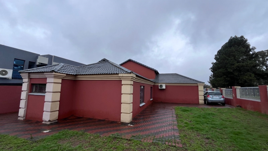 5 Bedroom Property for Sale in Ormonde Gauteng