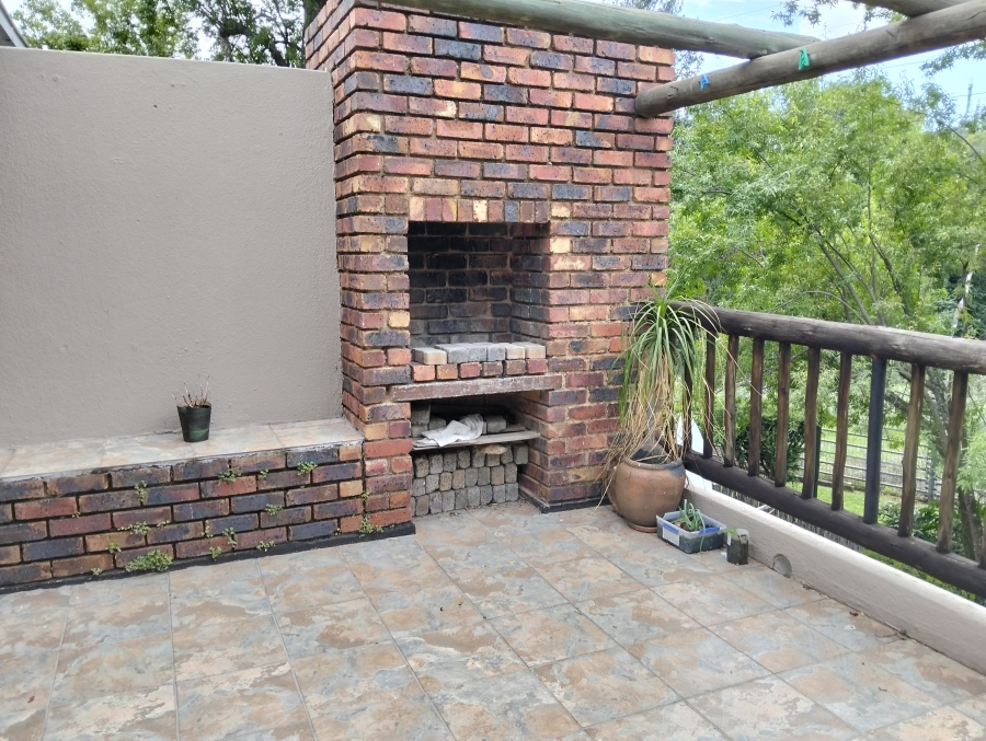 2 Bedroom Property for Sale in Sonneglans Gauteng