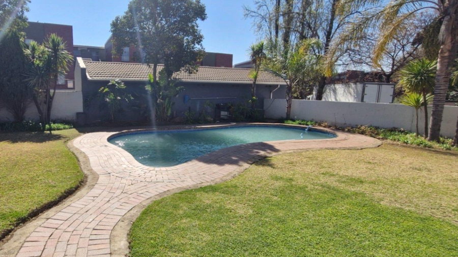 2 Bedroom Property for Sale in Buccleuch Gauteng