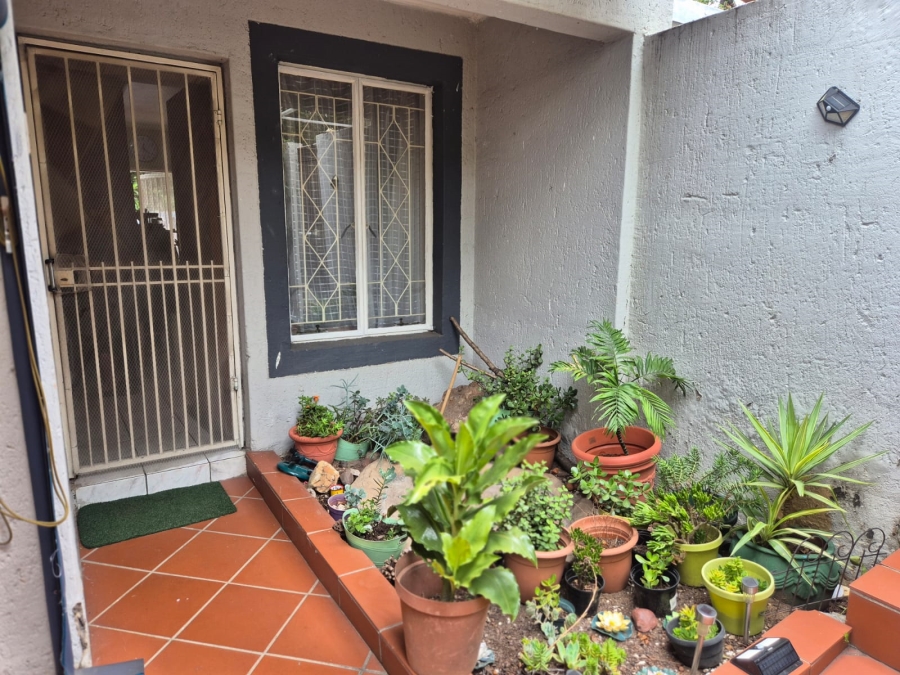 2 Bedroom Property for Sale in Buccleuch Gauteng