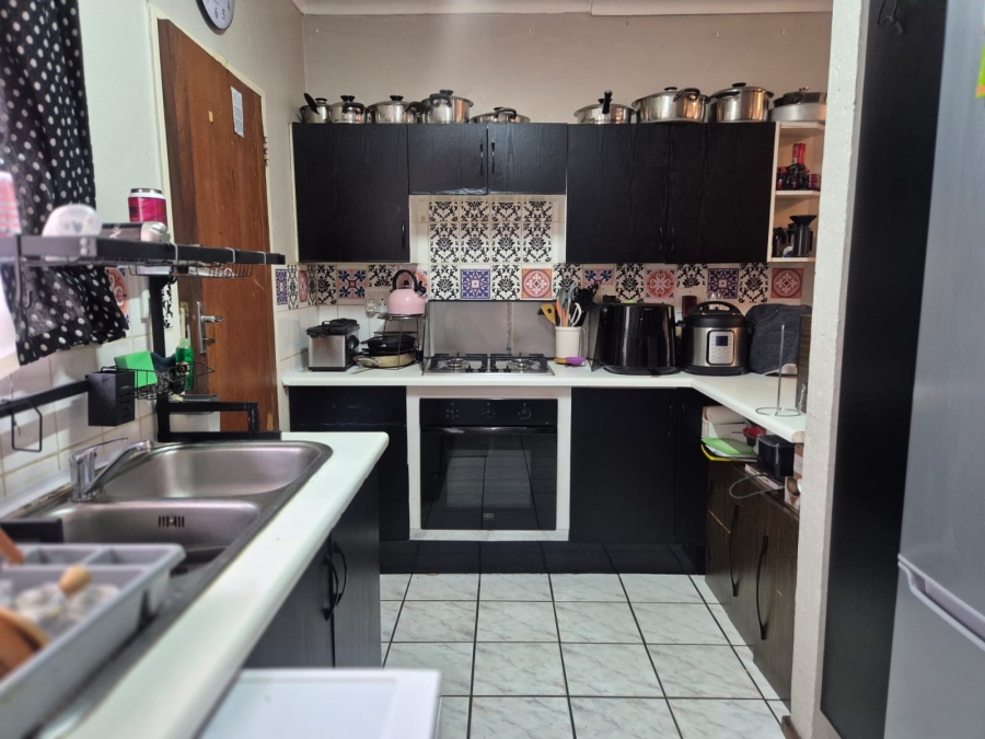 2 Bedroom Property for Sale in Buccleuch Gauteng