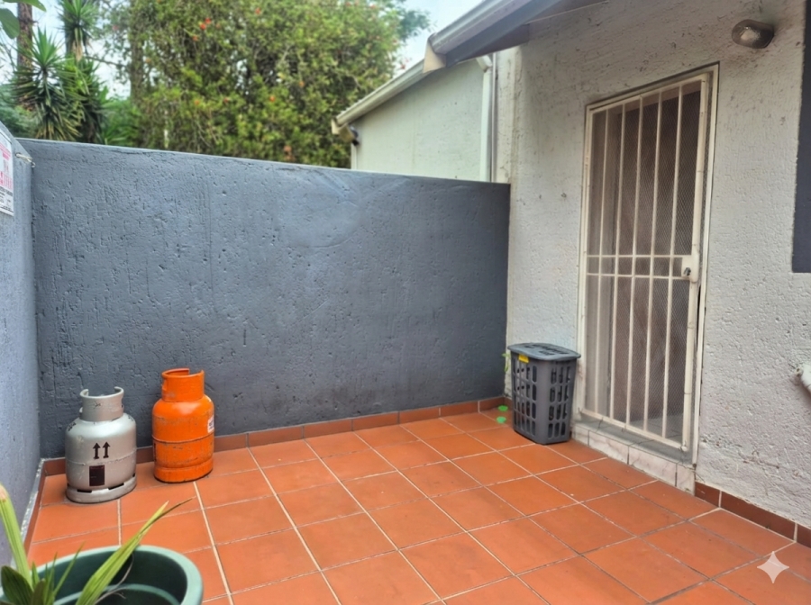 2 Bedroom Property for Sale in Buccleuch Gauteng