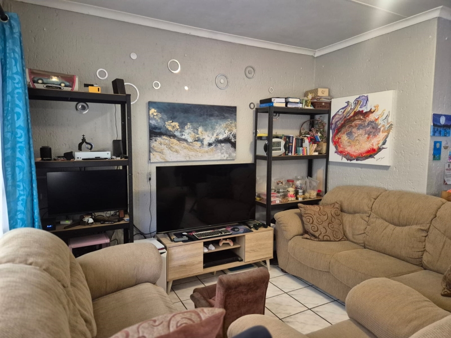 2 Bedroom Property for Sale in Buccleuch Gauteng