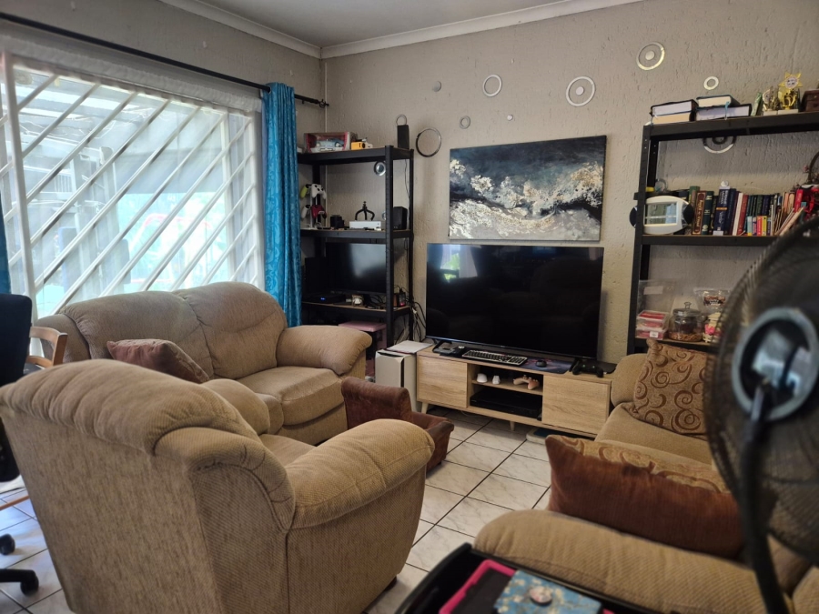 2 Bedroom Property for Sale in Buccleuch Gauteng