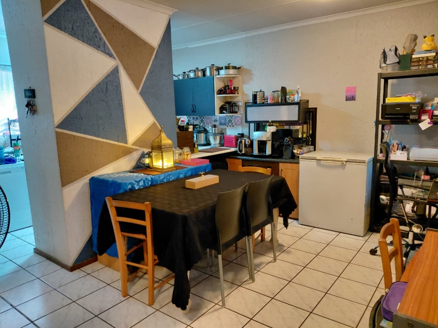 2 Bedroom Property for Sale in Buccleuch Gauteng