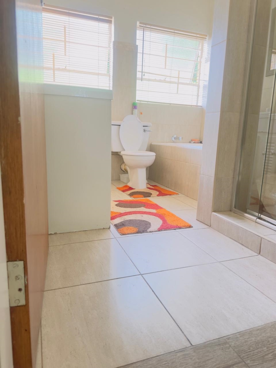 4 Bedroom Property for Sale in Wilro Park Gauteng