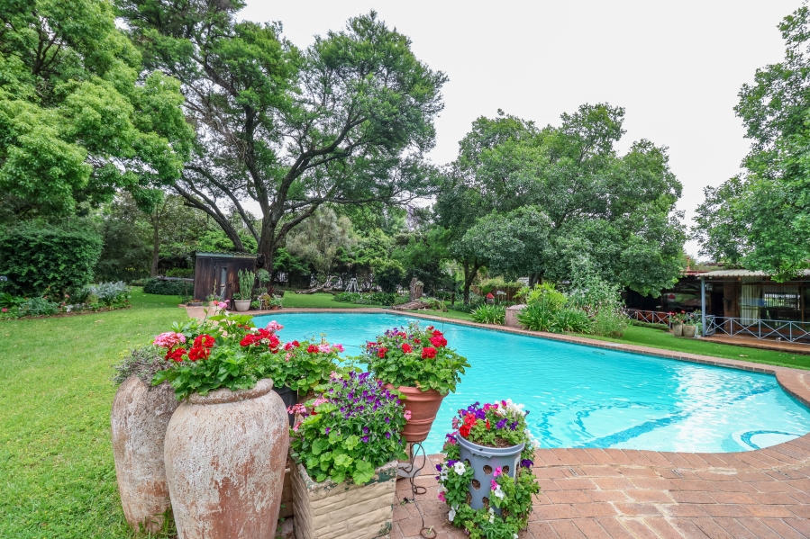 6 Bedroom Property for Sale in Glen Austin Gauteng