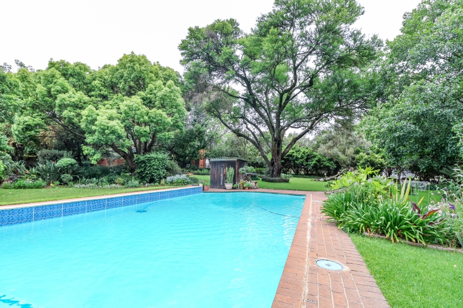 6 Bedroom Property for Sale in Glen Austin Gauteng