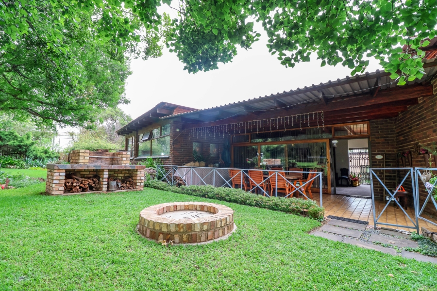 6 Bedroom Property for Sale in Glen Austin Gauteng