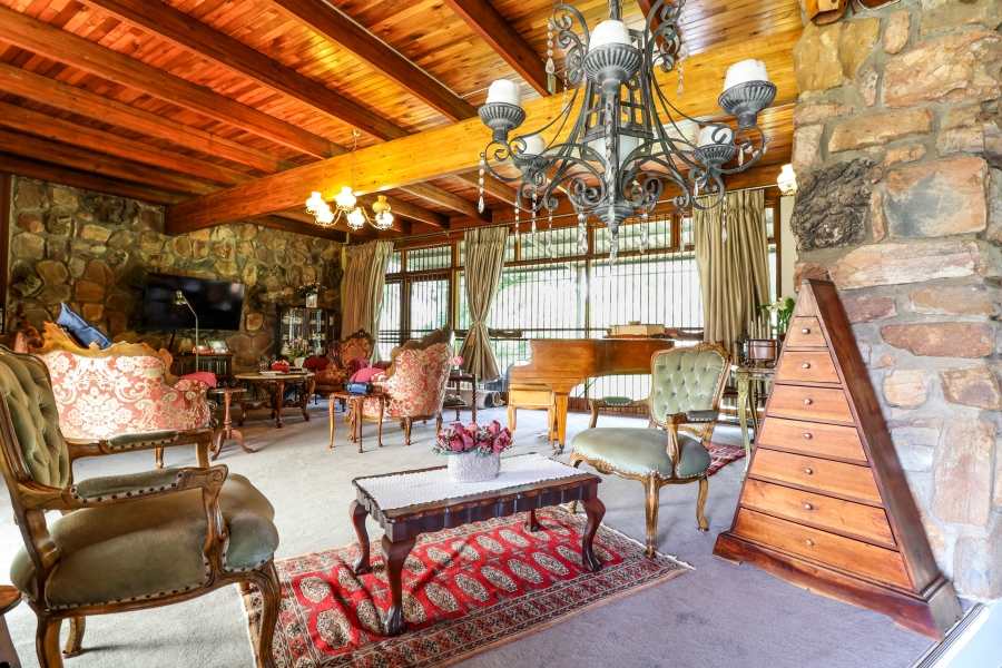 6 Bedroom Property for Sale in Glen Austin Gauteng