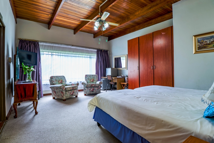 6 Bedroom Property for Sale in Glen Austin Gauteng