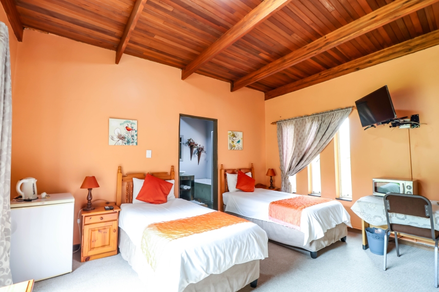 6 Bedroom Property for Sale in Glen Austin Gauteng