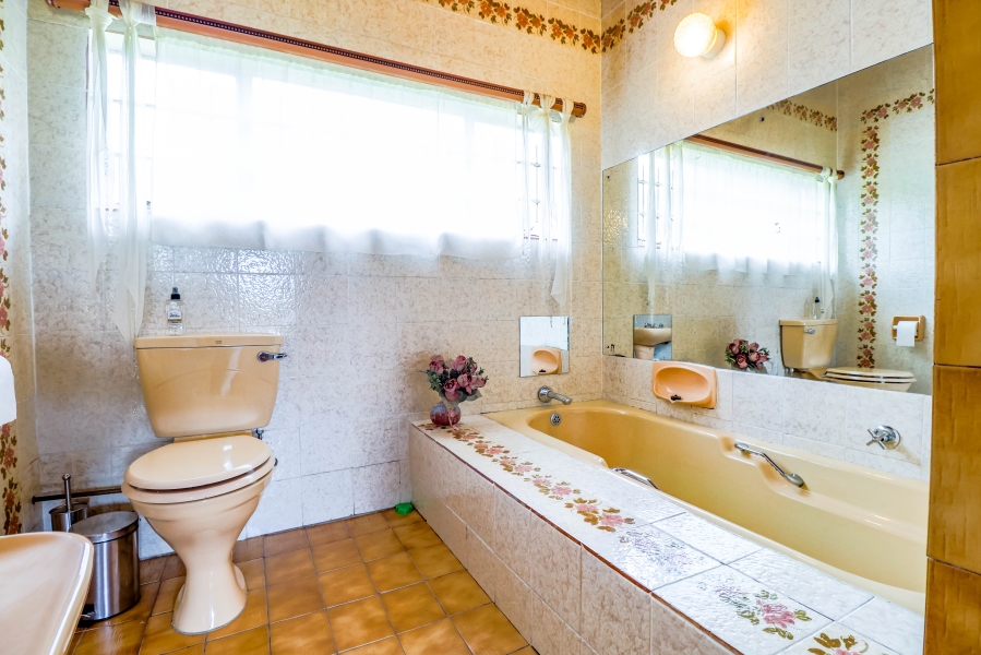 6 Bedroom Property for Sale in Glen Austin Gauteng