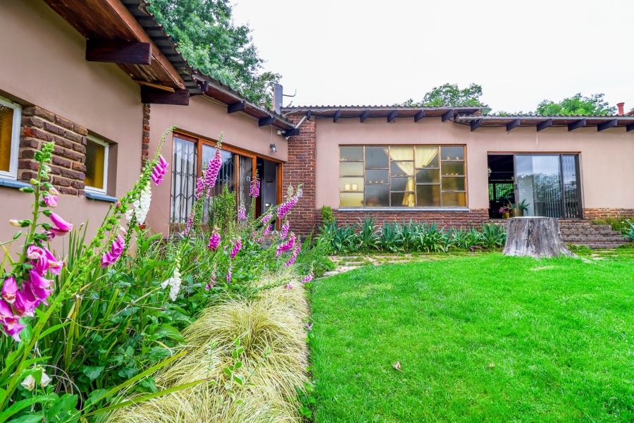 6 Bedroom Property for Sale in Glen Austin Gauteng