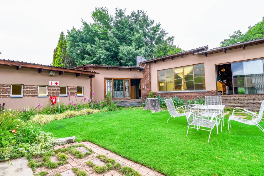 6 Bedroom Property for Sale in Glen Austin Gauteng