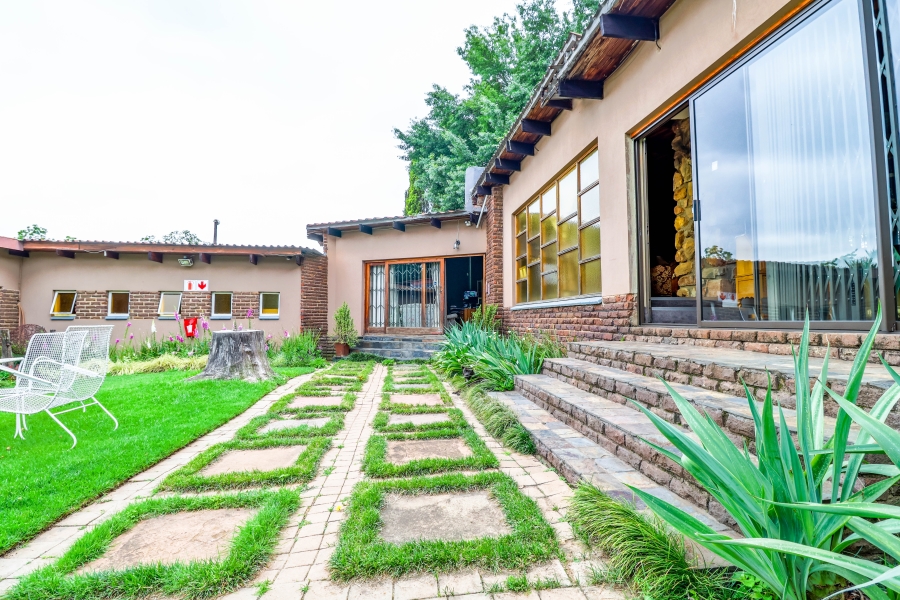 6 Bedroom Property for Sale in Glen Austin Gauteng