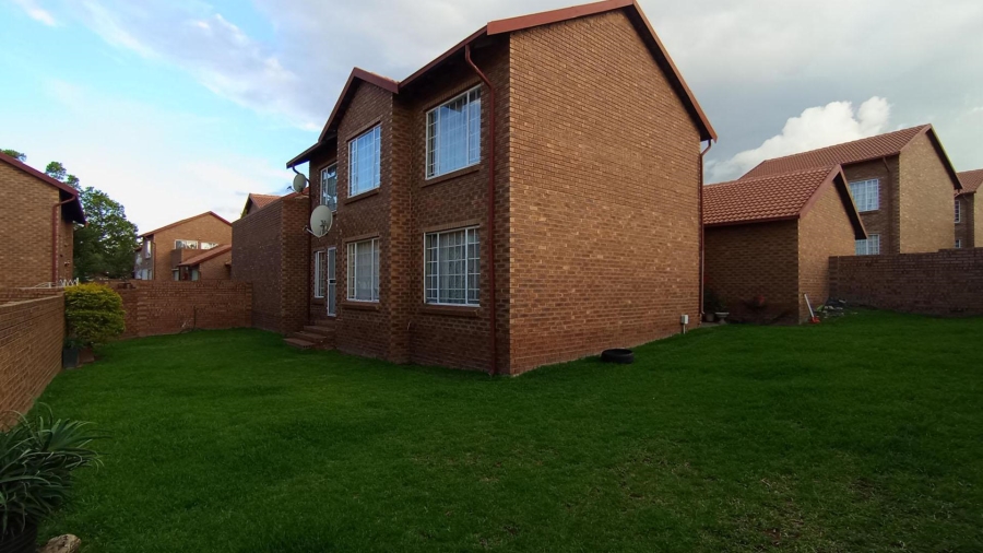 2 Bedroom Property for Sale in The Reeds Gauteng
