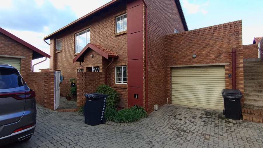 2 Bedroom Property for Sale in The Reeds Gauteng
