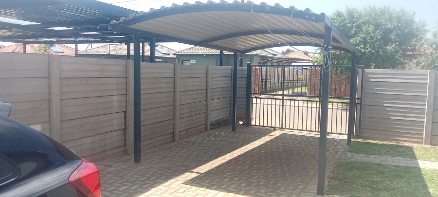 3 Bedroom Property for Sale in Protea Glen Gauteng