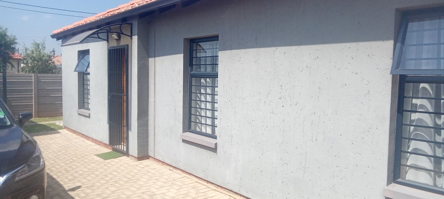3 Bedroom Property for Sale in Protea Glen Gauteng
