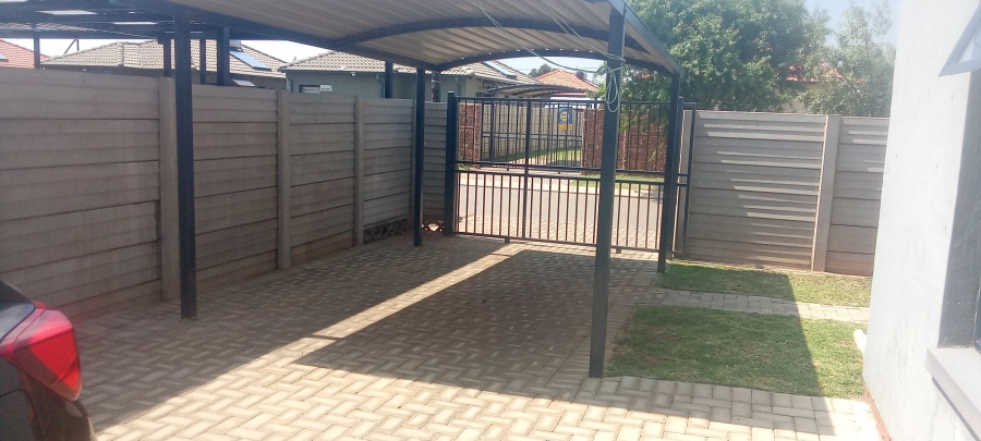 3 Bedroom Property for Sale in Protea Glen Gauteng