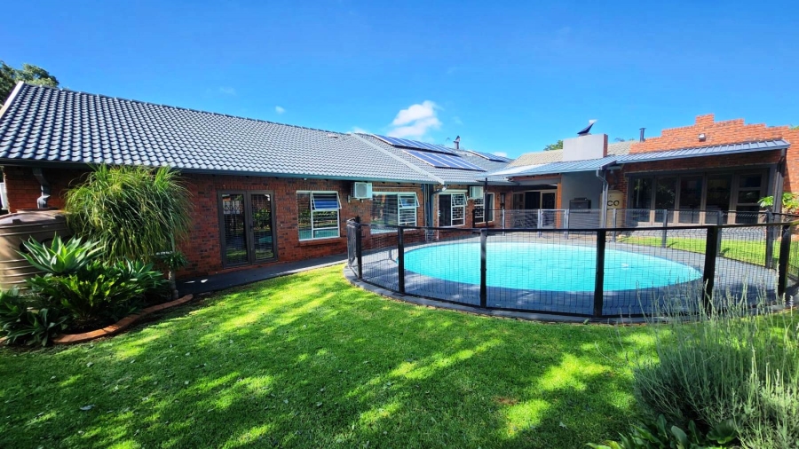 5 Bedroom Property for Sale in Eldoraigne Gauteng