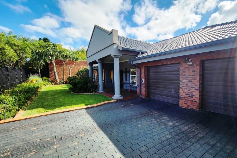 5 Bedroom Property for Sale in Eldoraigne Gauteng