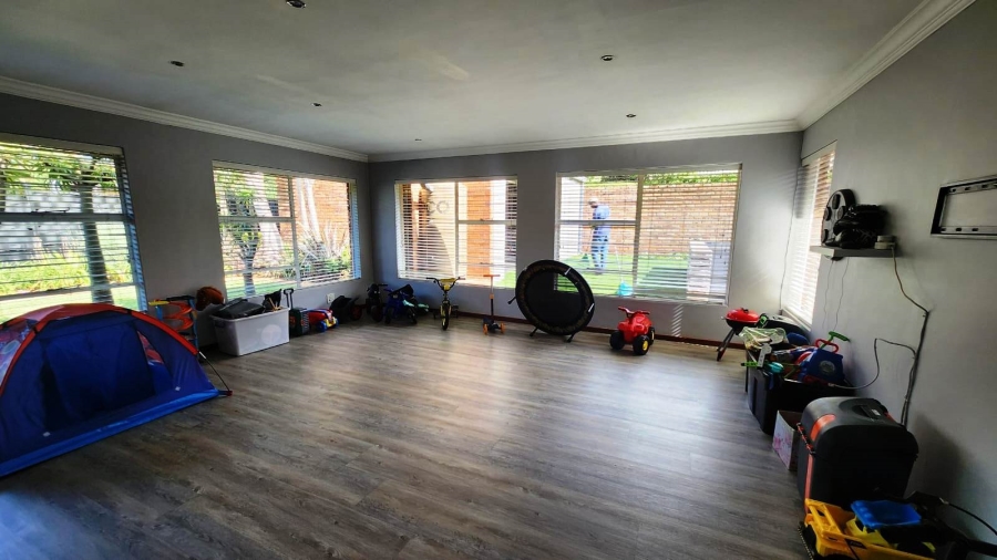 5 Bedroom Property for Sale in Eldoraigne Gauteng