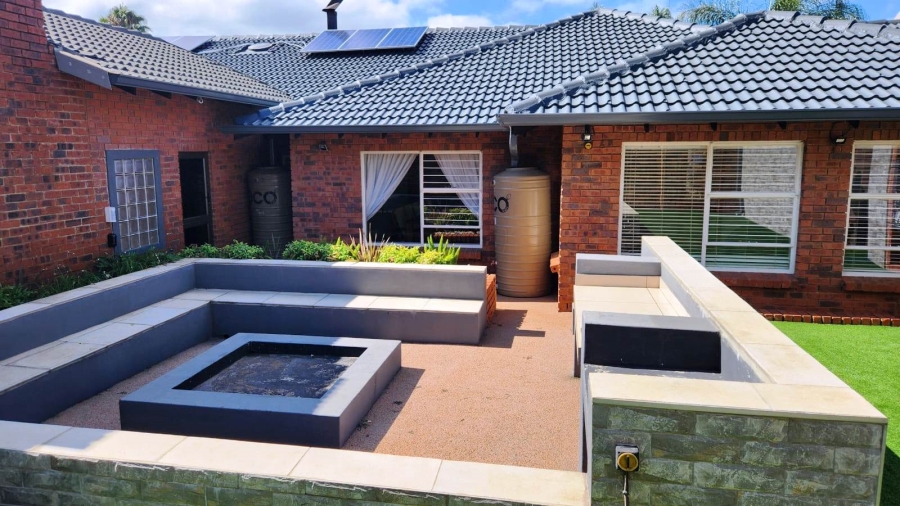 5 Bedroom Property for Sale in Eldoraigne Gauteng