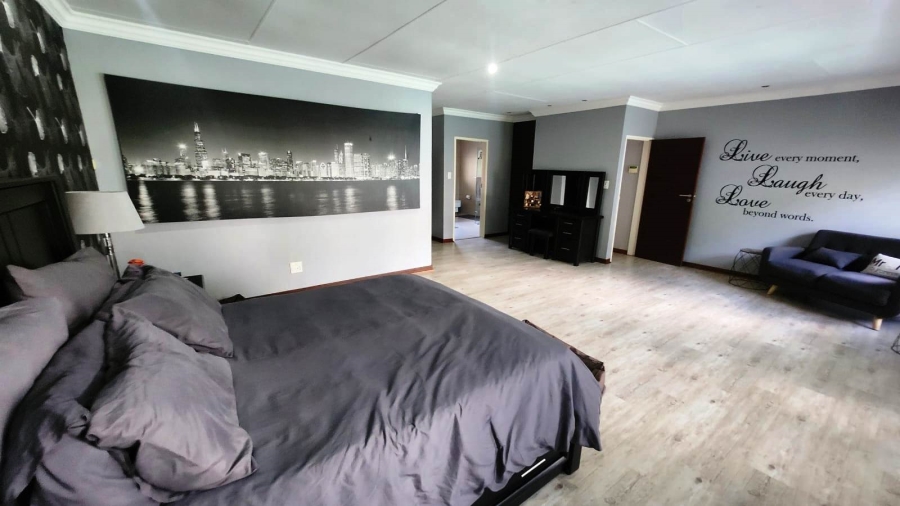 5 Bedroom Property for Sale in Eldoraigne Gauteng