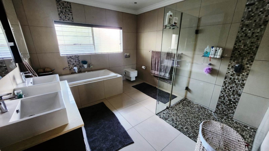 5 Bedroom Property for Sale in Eldoraigne Gauteng