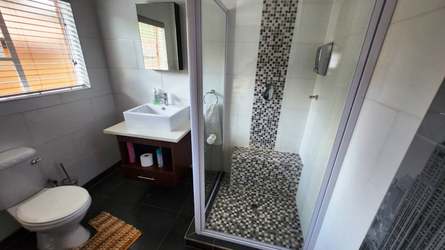 5 Bedroom Property for Sale in Eldoraigne Gauteng