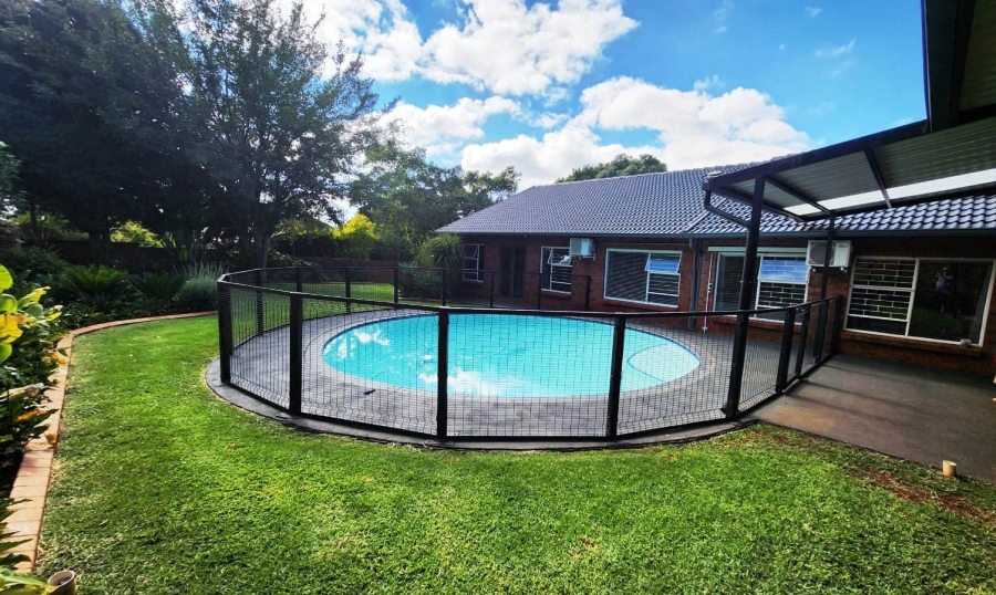 5 Bedroom Property for Sale in Eldoraigne Gauteng