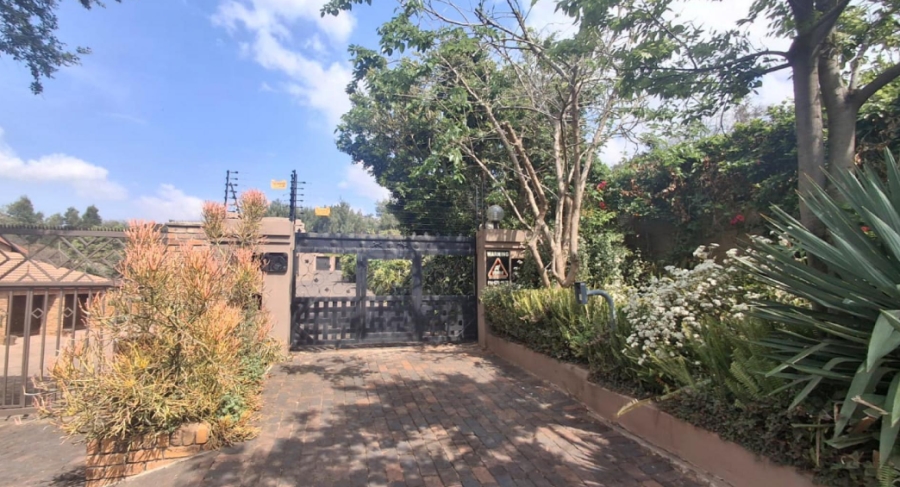 4 Bedroom Property for Sale in Kloofendal Gauteng