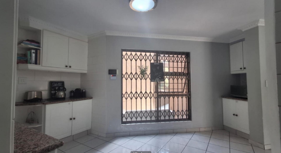 4 Bedroom Property for Sale in Kloofendal Gauteng