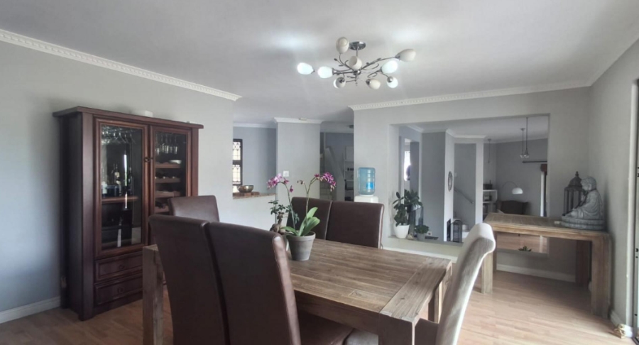 4 Bedroom Property for Sale in Kloofendal Gauteng